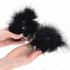 Manchettes de poignets en cuir garnies de plumes — détail produit