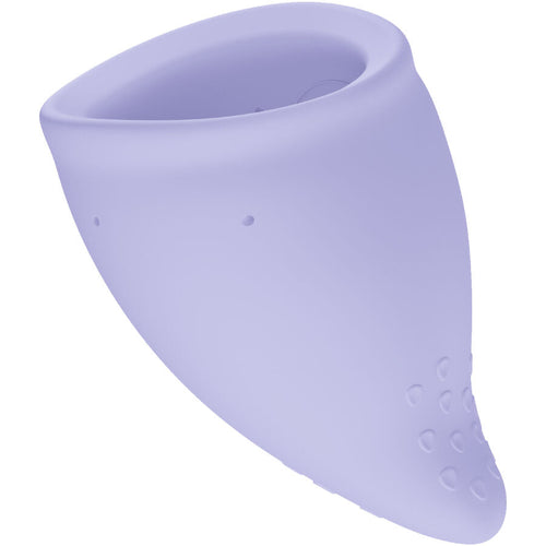 Coupe menstruelle Fun Factory en silicone souple parme, vue de trois quarts montrant la forme conique et les picots de prehension, reutilisable pour une protection jusqu a 12 heures