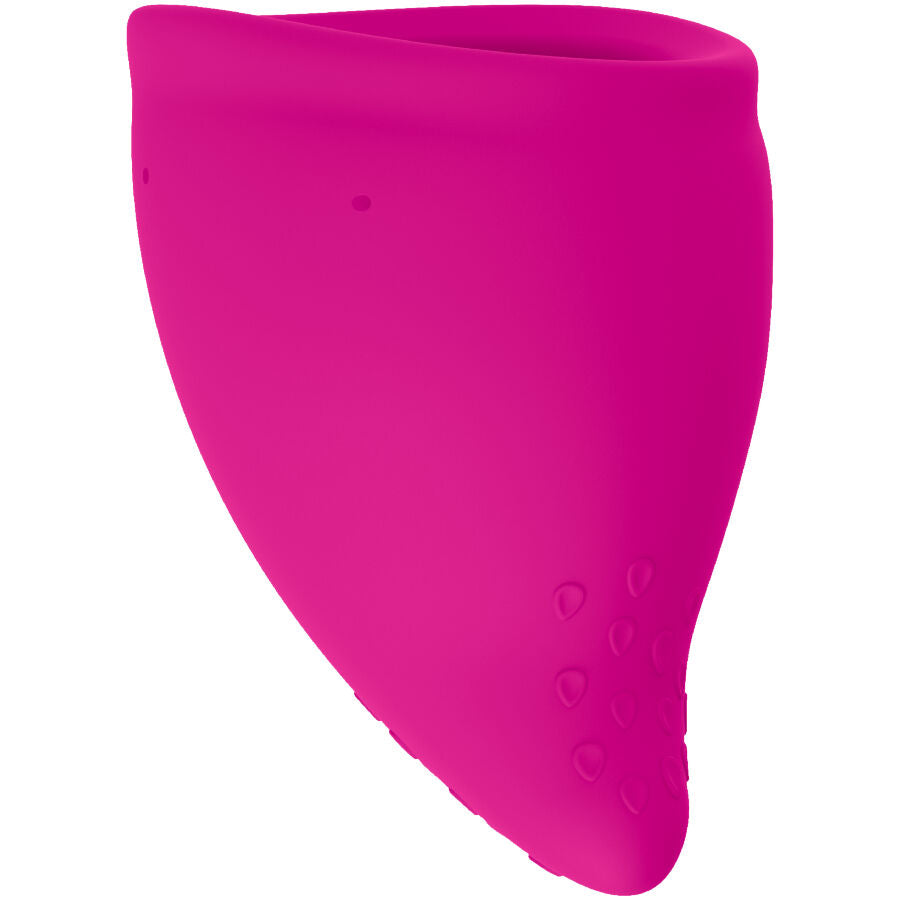 Coupe menstruelle Fun Factory fuchsia en silicone souple, vue de trois quarts du corps conique et des picots de prehension, reutilisable et lavable pour la protection menstruelle