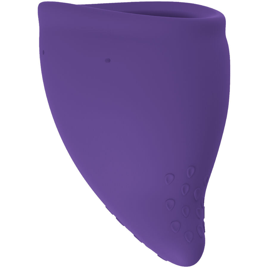 Coupe menstruelle Fun Factory violet fonce en silicone, vue de trois quarts du corps conique et des picots de prehension, protection menstruelle reutilisable disponible en tailles A et B