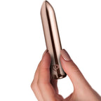 Mini vibromasseur clitoridien rechargeable à embout de préci — vue de dos