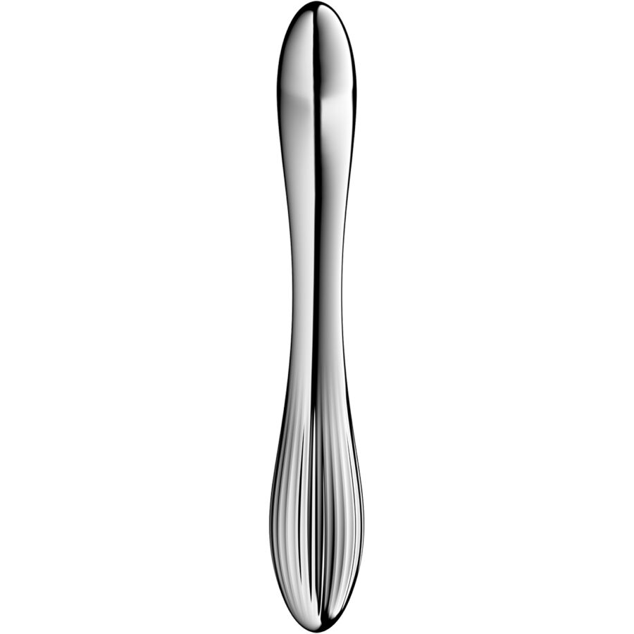 Gode Satisfyer en acier inoxydable double extremite vu de face, corps aux fines cannelures longitudinales et finition miroir, matiere conductrice chaud-froid agreable