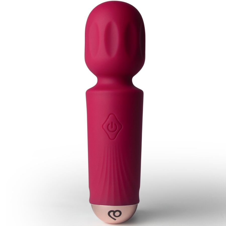 Mini wand vibrant rouge framboise dressé sur sa base, tête massante striée et bouton central visibles, vibromasseur compact silicone 16 fonctions rechargeable Rocks-Off.