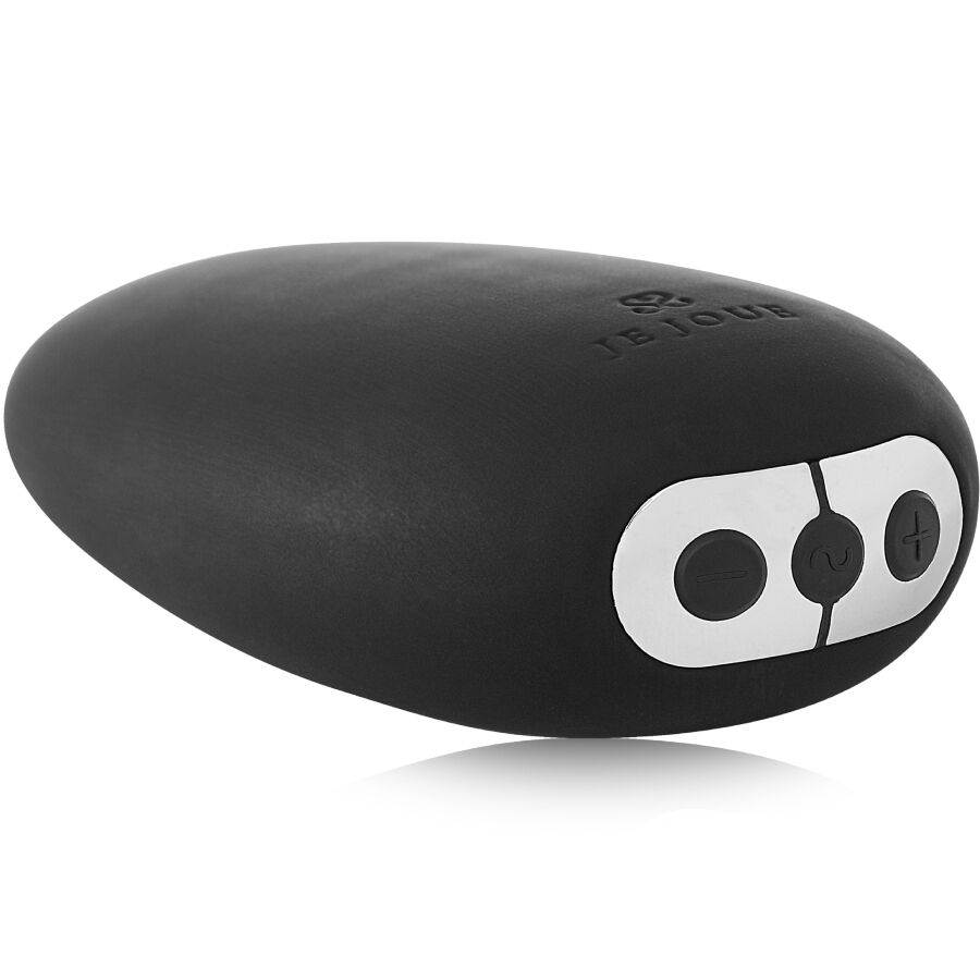 Vibrateur clitoridien MiMi de Je Joue posé de profil, galet ovale en silicone noir lisse avec trois boutons argentés visibles sur le flanc, format compact non anatomique.