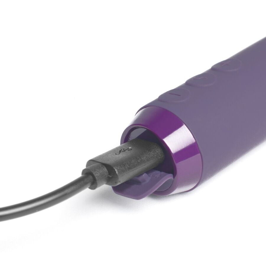 Mini vibromasseur bullet courbé point G et clitoris violet — vue rapprochée