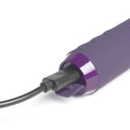 Mini vibromasseur bullet courbé point G et clitoris violet — vue rapprochée