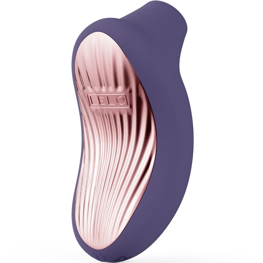 Stimulateur clitoridien Sona 3 lilas en gros plan, interieur strie rose dore et coque mate en silicone, masseur Lelo a ondes soniques sans contact direct.