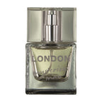 Gros plan du flacon de parfum London Mysterious Man 30 ml Hot aux pheromones, verre transparent et vaporisateur argent, fragrance masculine boisee et epicee.