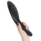 Pommeau de douche Womanizer Wave noir tenu de face