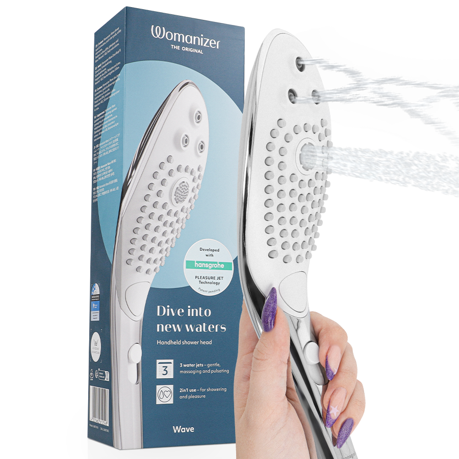 Pommeau de douche Womanizer Wave blanc utilisé avec un jet d’eau