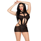 Robe résille noire portée de face, bras levés au-dessus de la tête
