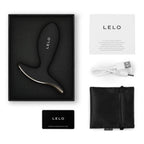 Plug anal Surfer 2 noir presente avec son cable USB, sa carte de garantie et sa pochette de rangement noire, plug Lelo en silicone etanche rechargeable.