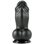 Gode XXL en PVC noir vu de profil, tete bombee et testicules apparents sur large ventouse, courbure marquee favorisant la stimulation du point interne.