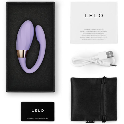Stimulateur de couple Tiani Twist lilas dans son coffret noir avec manuel, cable USB et pochette, masseur a porter Lelo en silicone connecte et rechargeable.