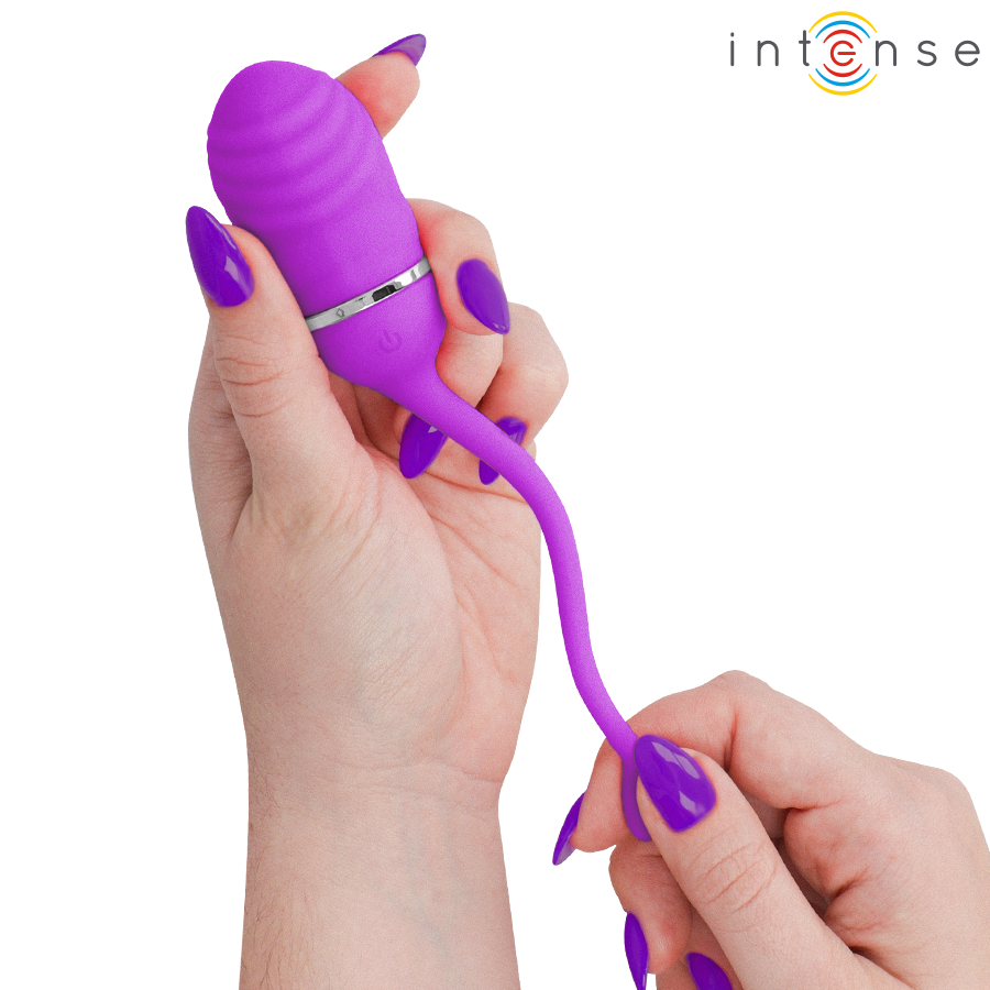 Sookie œuf vibrant violet — main tenant la télécommande, ongles vernis violet, mention 'vibration super forte' et logo Intense