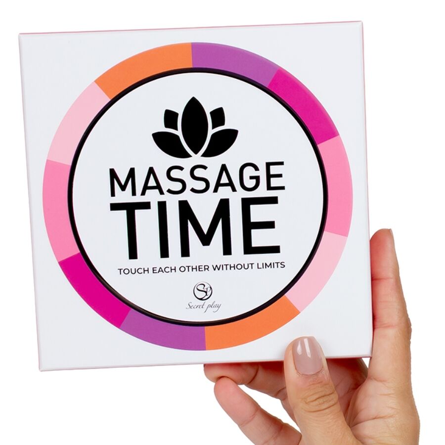 Jeu de couple 'Massage Time' — main tenant le couvercle de la boîte de face, logo fleur de lotus et roue de couleurs