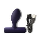 Nova Orbital violet foncé et son câble de recharge USB posés à plat côte à côte, vue rapprochée sur fond blanc
