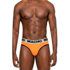 Slip orange MACHO MCH012 porté de face, vue du torse aux cuisses, ceinture grise logo MACHO noir