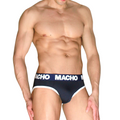 Slip Macho bleu marine porté par un homme, vue de face torse et hanches, ceinture floquée MACHO