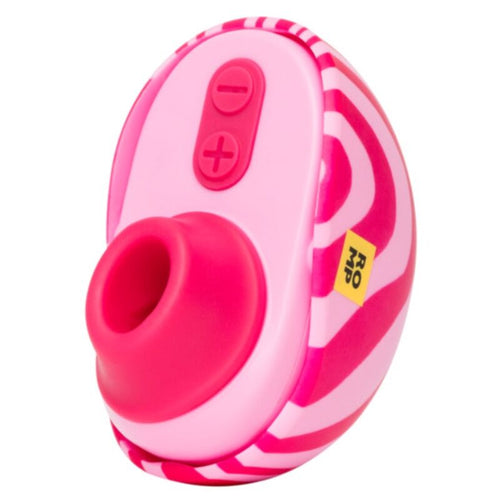 Stimulateur clitoridien par succion ROMP au design spiral rose et fuchsia, vue trois-quarts : tete d'aspiration corail visible et coque ronde rayee, technologie d'air pulse sans contact.