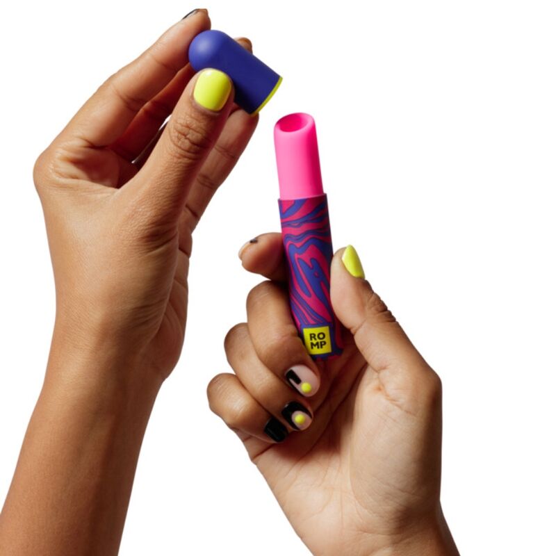 Mini vibromasseur clitoridien discret rouge à lèvres — vue de dos
