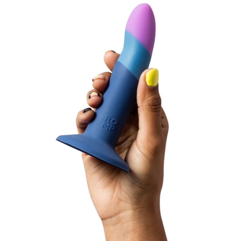 Gode en silicone à ventouse tricolore Piccolo — détail texture surface