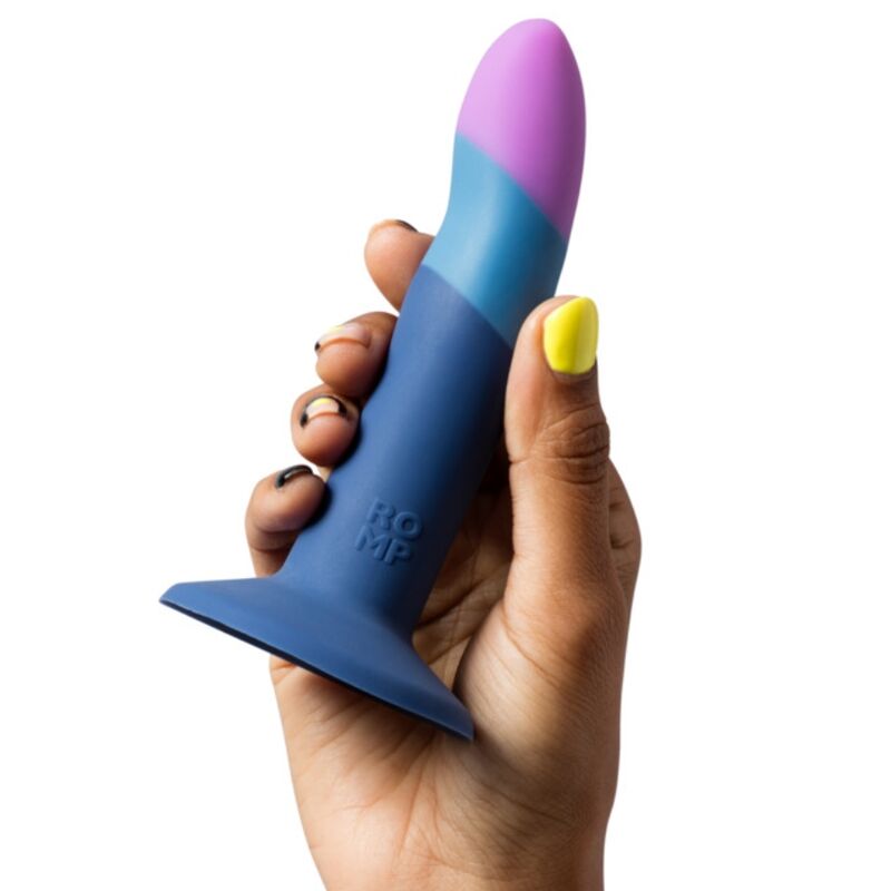 Gode Romp Piccolo tricolore tenu en main pour montrer sa taille