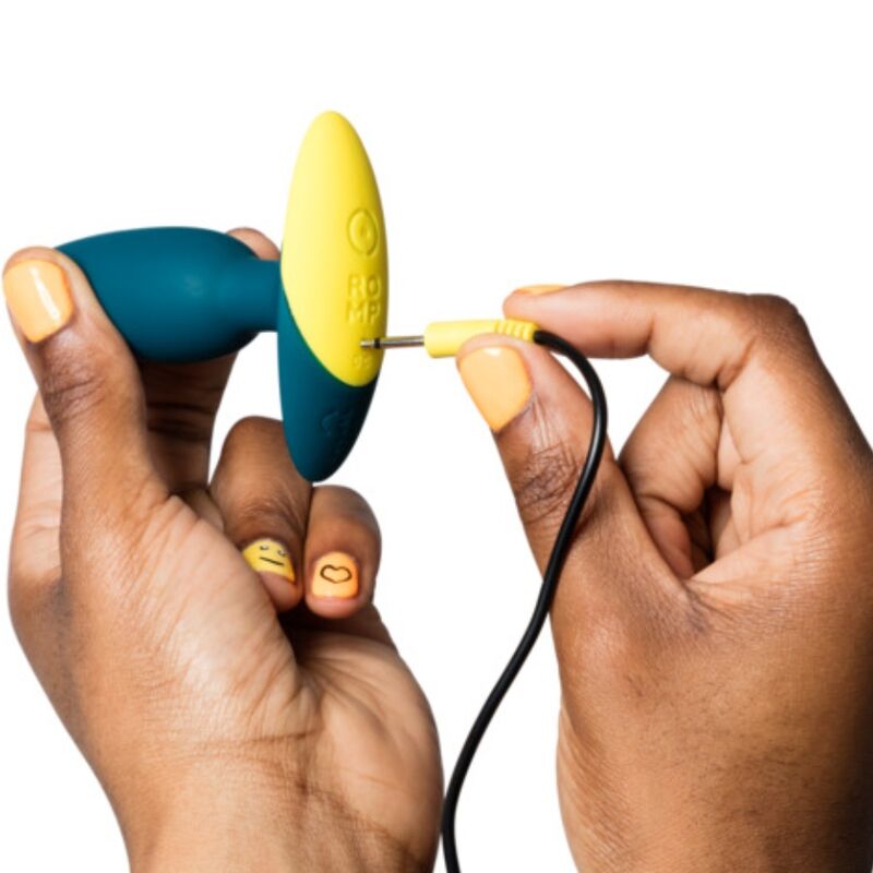 Plug anal vibrant en silicone doux — détail texture surface