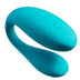Vibromasseur pour couple ROMP turquoise en silicone, forme en U flexible et bouton de commande, pense pour une stimulation partagee pendant le rapport.