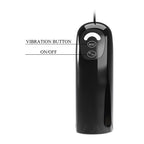 Gros plan sur la télécommande noire du stimulateur de tétons avec boutons vibration button et on/off légendés