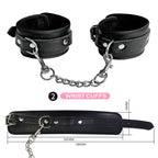 Menottes de poignets du kit BDSM reliées par une chaîne métallique, schéma dimensionnel d'un bracelet