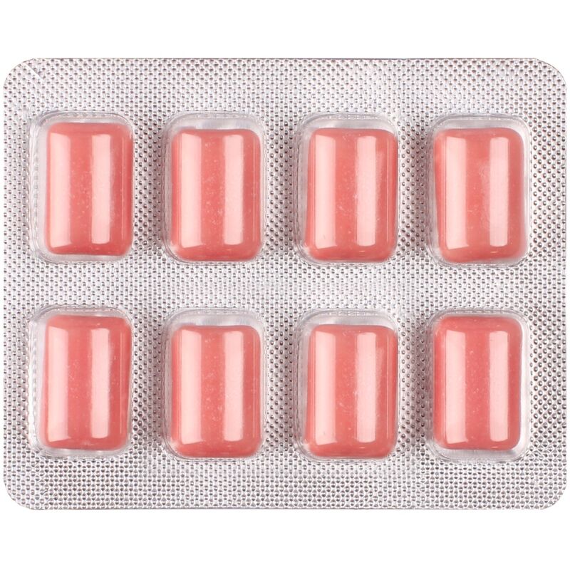 Gros plan sur la plaquette de 8 chewing-gums roses AfterDrink sortie de son emballage