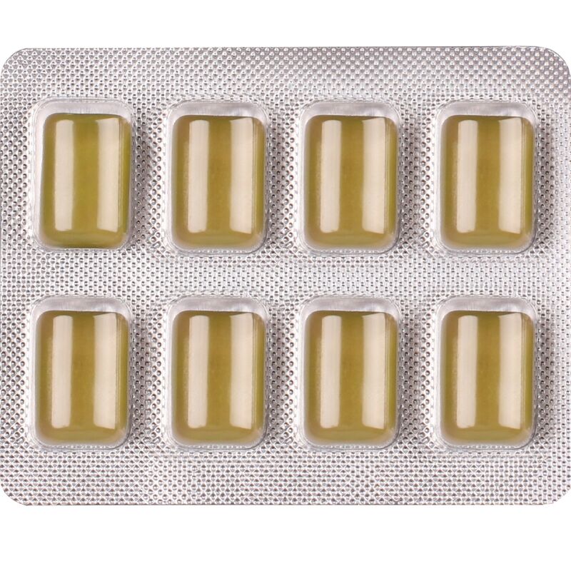 Gros plan sur la plaquette de 8 chewing-gums vert olive Diet sortie de son emballage