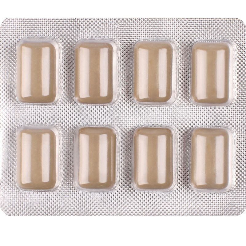Gros plan sur la plaquette de 8 chewing-gums beige Off sortie de son emballage