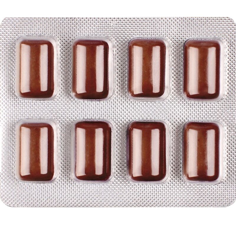 Gros plan sur la plaquette de 8 chewing-gums bruns Power Up sortie de son emballage