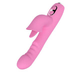Vibrateur lapin rose vue de trois quarts, bras stimulateur en forme de langue déployé et tige principale nervurée