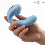 Stimulateur Gina bleu tenu en main pour illustrer sa taille