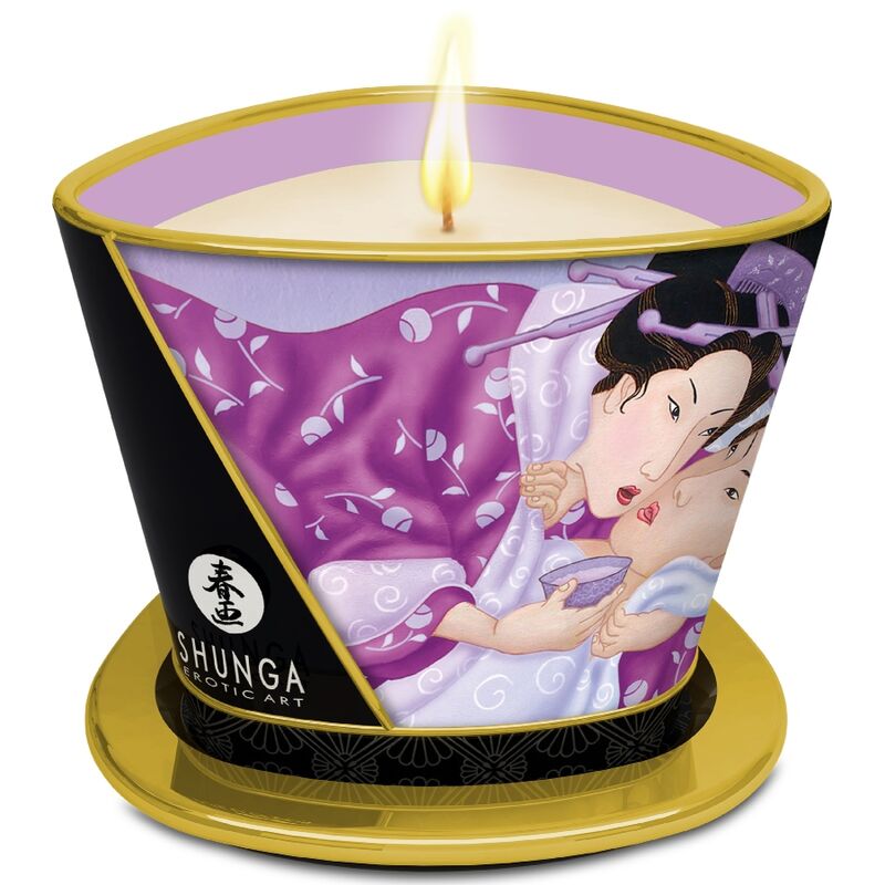 Bougie de massage Shunga lavande allumée, vue de face avec l'illustration érotique japonaise sur l'étui