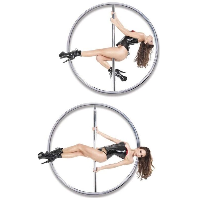 Montage de deux photos : femme en body noir suspendue horizontalement à la barre de pole dance à l'intérieur d'un anneau chromé