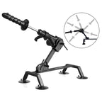 Machine sexuelle Body Dock Pro montée sur ses quatre ventouses noires, bras articulé incliné avec gode strié noir, vignette en médaillon montrant les positions possibles du bras.