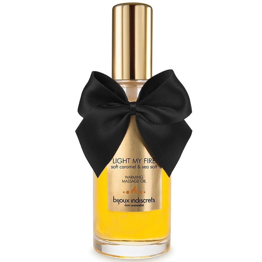 Huile de massage Light My Fire caramel sale Bijoux Indiscrets, flacon jaune vertical au noeud satin, texture fluide chauffante 100 ml pour des massages sensuels a deux.
