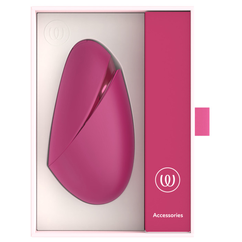 Womanizer Next Liberty Rose fermé, présenté dans son coffret ouvert avec le compartiment d’accessoires.