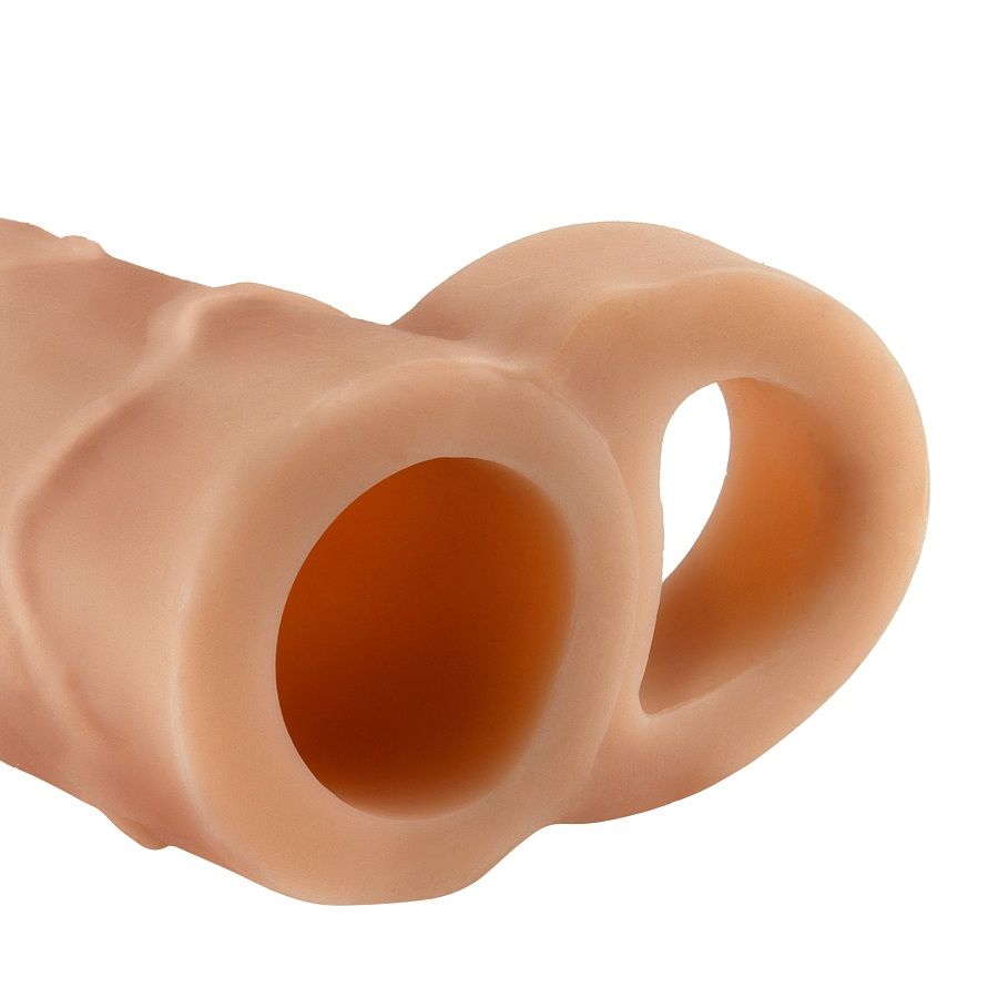 Gaine penienne Perfect 2 couleur peau de trois quarts, ouverture large et anneau testiculaire, modele souple pour rallonger et epaissir le sexe.