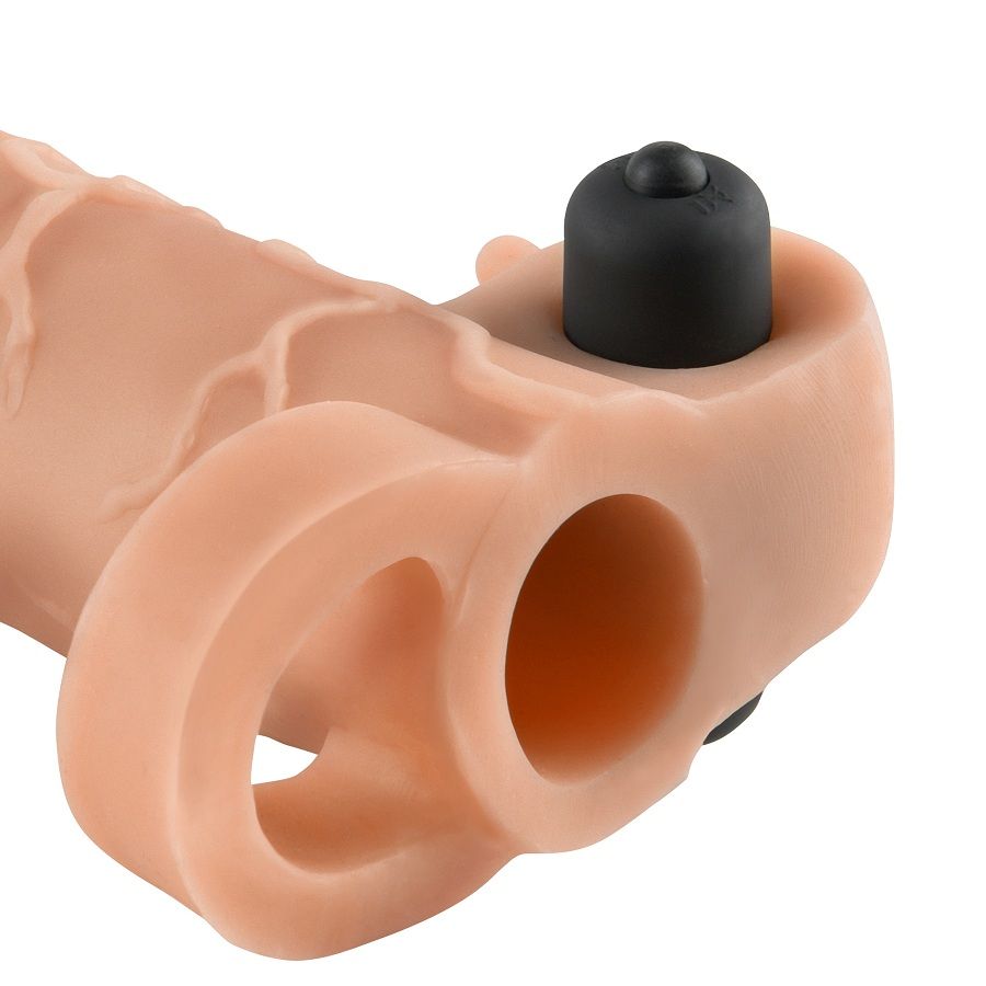 Gaine penienne vibrante Real Feel 2 vue de dessus, bullet noir loge a la base et double anneau chair, toucher realiste genereux pour vibrer des deux cotes.