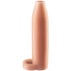 Gaine d extension penienne teinte chair a anneau testiculaire, manchon lisse au toucher peau et col d entree etroit pour rallonger le sexe en douceur.
