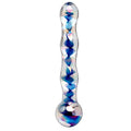 Masseur en verre souffle a la main a la surface torsadee irisee et au diametre croissant, tige a perles pour une stimulation interne progressive et precise.