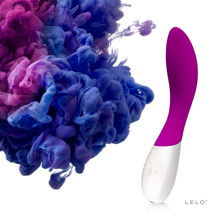 Vibromasseur point G Mona Wave de Lelo magenta à base blanche posé devant un nuage d'encre bleue et violette, stimulateur courbé au mouvement come here.