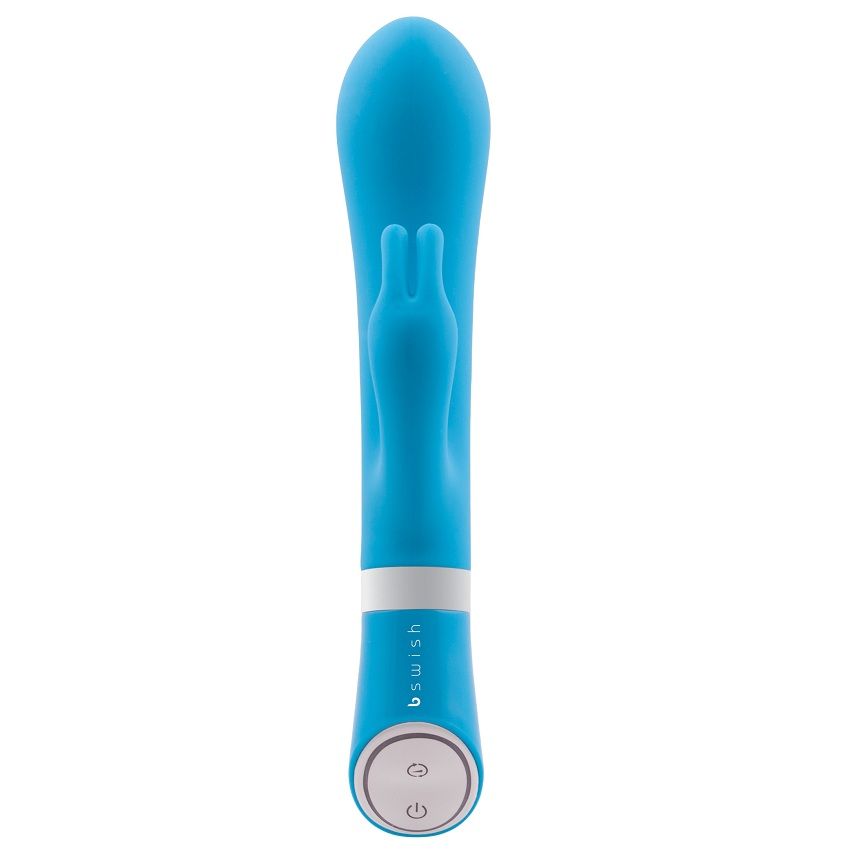 Vibromasseur rabbit Bwild Deluxe bleu de face, oreilles courtes et tête arrondie, deux boutons à la base. Corps en silicone lisse, coloris bleu uniforme, double stimulation.