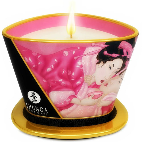 Bougie de massage Shunga parfum rose en boitier metal dore, couvercle illustre d'une estampe erotique japonaise, cire fondante en huile chaude allumee