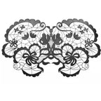 Masque adhesif Anna Bijoux Indiscrets en vinyle ajoure motif dentelle florale noire, vue a plat symetrique, accessoire souple reutilisable qui ne gene pas la vision.